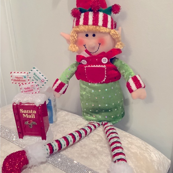 Cute elf on the shelf with bath and bodywork’s Santa’s mailbox plug in - Picture 1 of 5